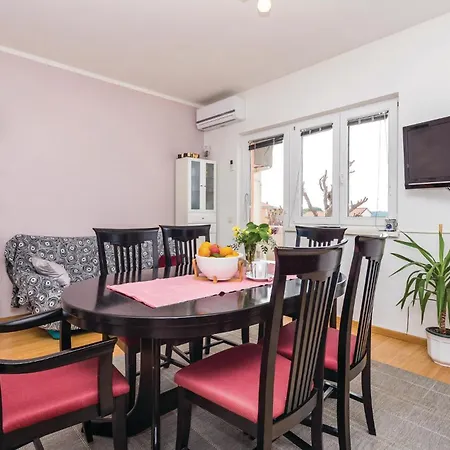 Beautiful Apartment In Banjol With Wifi Banjol