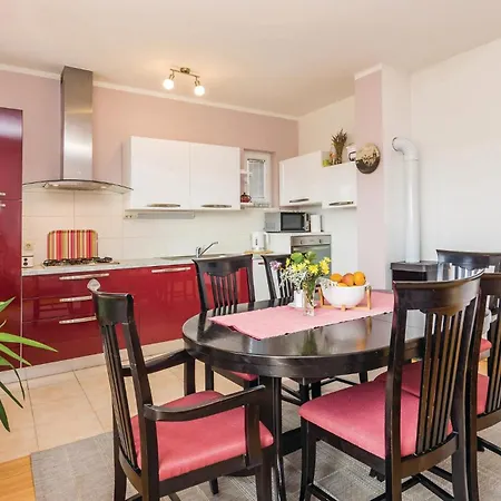 Beautiful Apartment In Banjol With Wifi