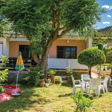Apartment Beautiful Apartment In Banjol With Wifi Banjol