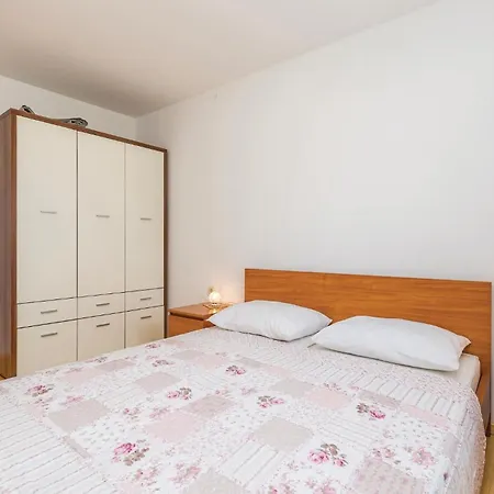 Beautiful Apartment In Banjol With Wifi Banjol
