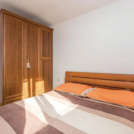 Beautiful Apartment In Banjol With Wifi