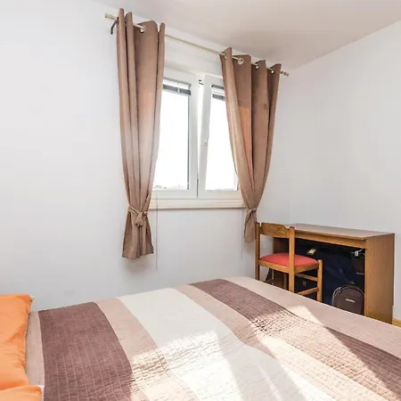 Apartment Beautiful Apartment In Banjol With Wifi *