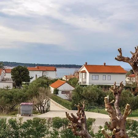 Beautiful Apartment In Banjol With Wifi Banjol