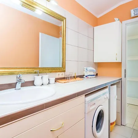 Apartment Beautiful Apartment In Banjol With Wifi *