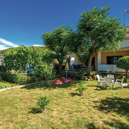 Apartment Beautiful Apartment In Banjol With Wifi *