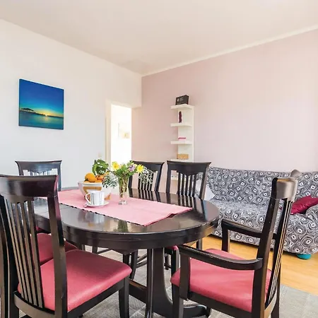 Beautiful Apartment In Banjol With Wifi Banjol
