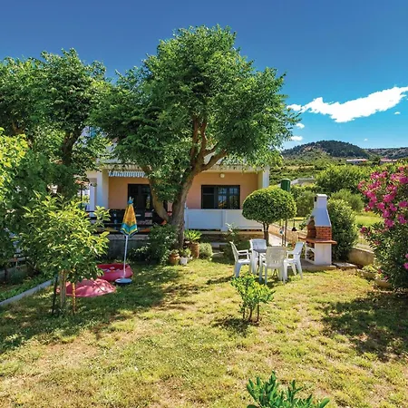 Beautiful Apartment In Banjol With Wifi Banjol