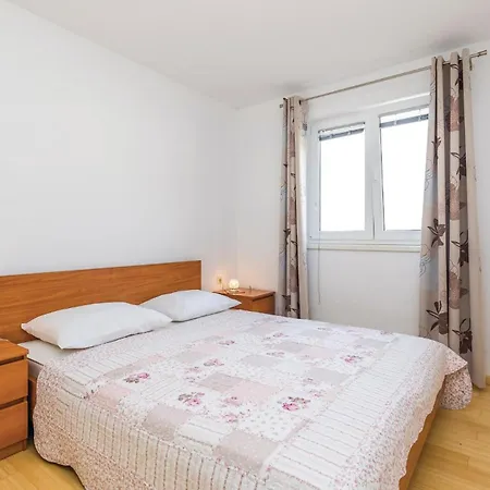 Appartement Beautiful In With Wifi